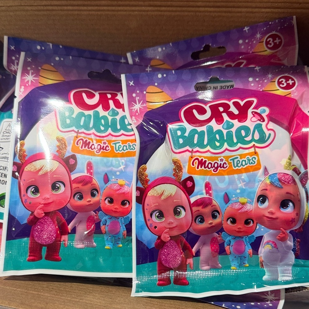 Baby cry set of 4 bags mystery figure